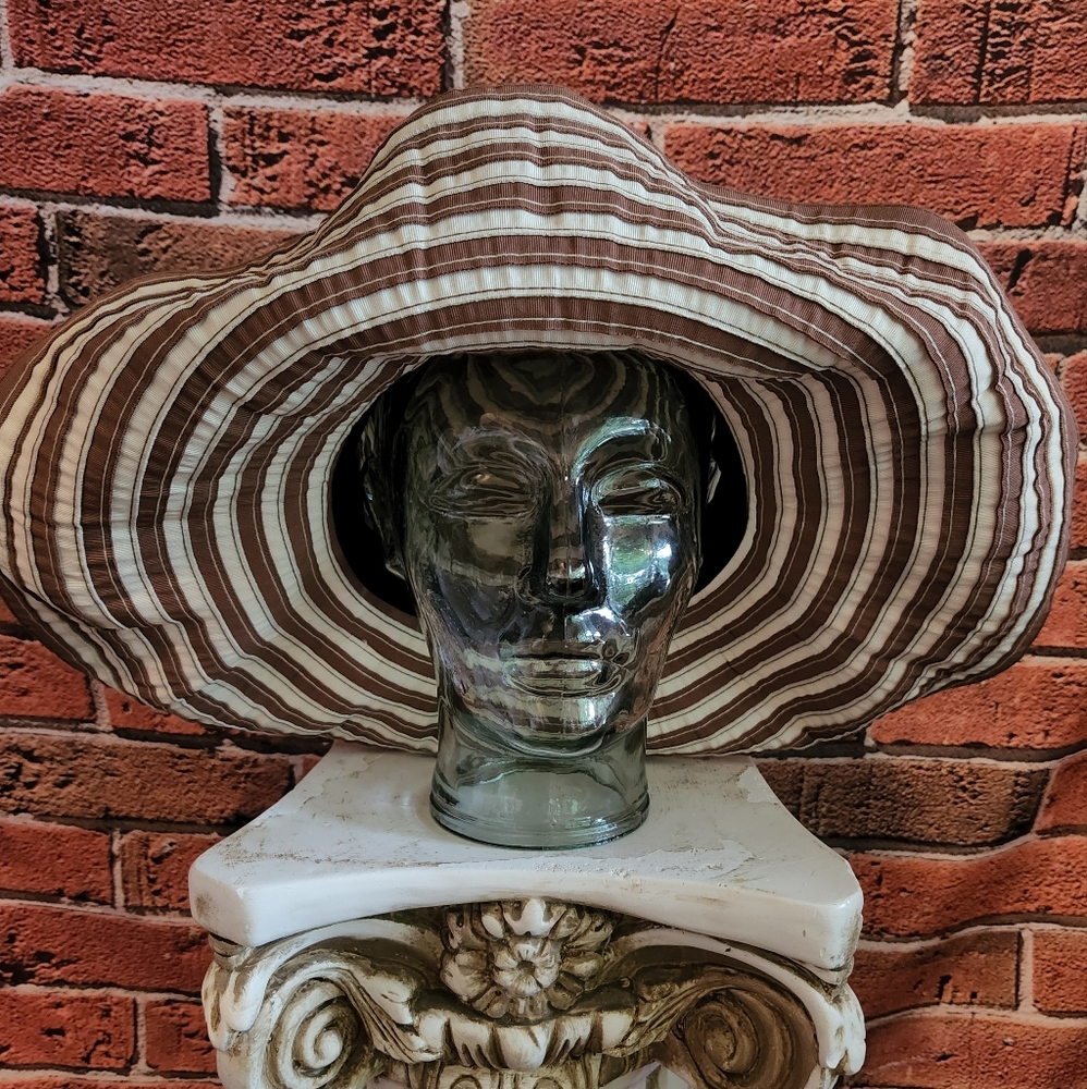 Wide brim hat